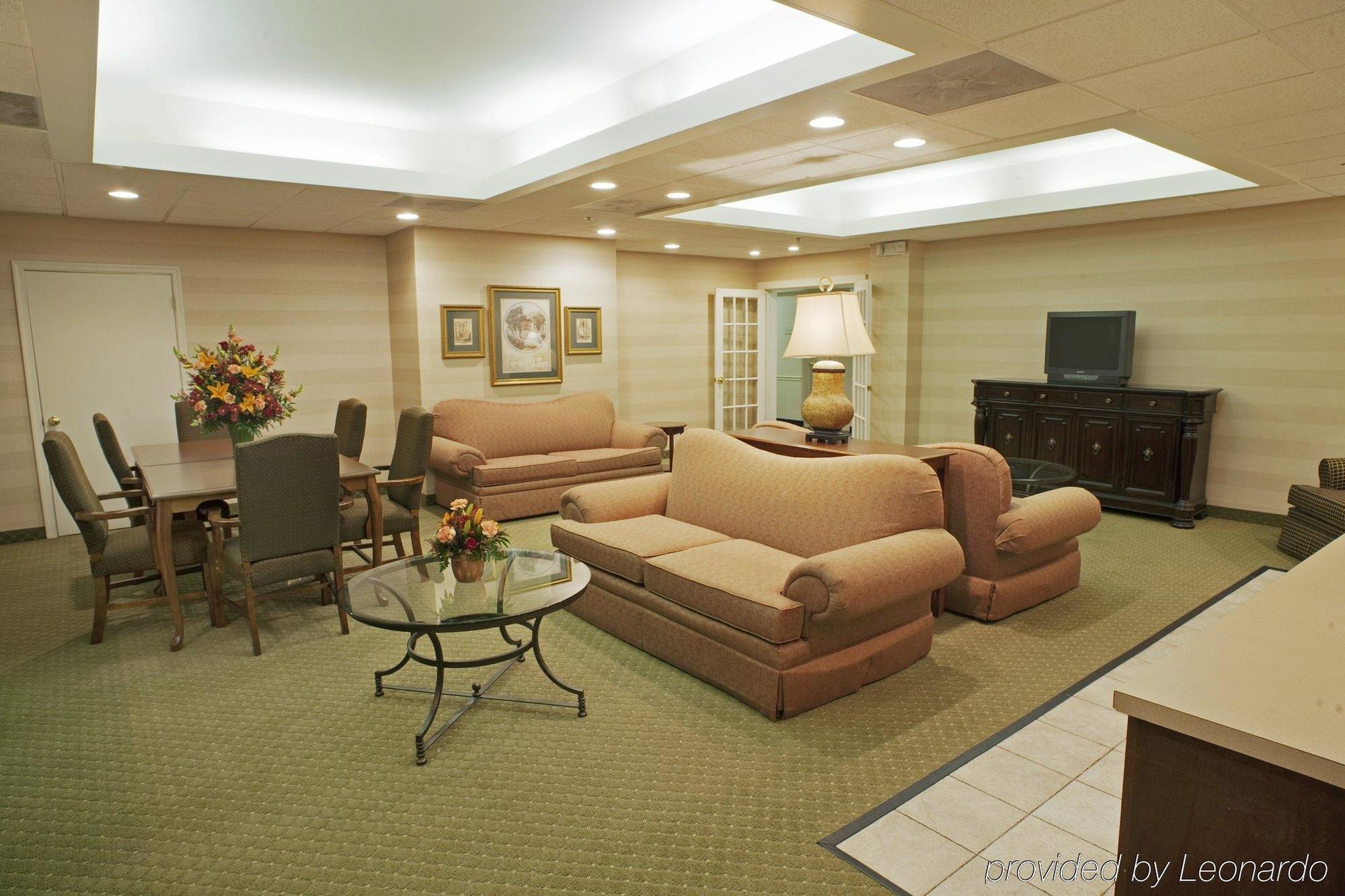 Clarion Hotel & Suites - Convention Center Fredericksburg Room photo