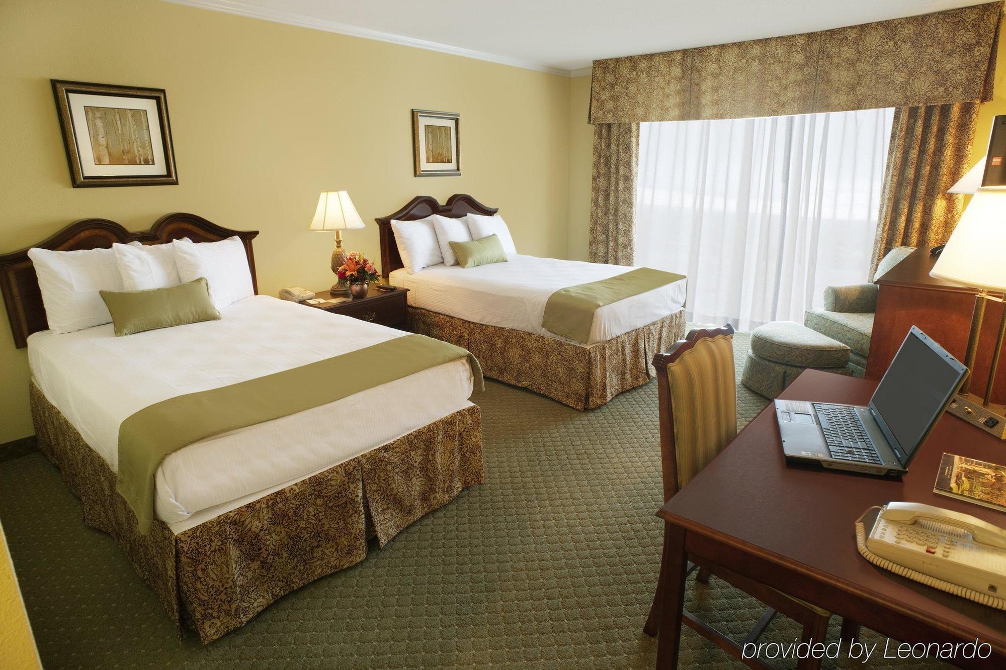 Clarion Hotel & Suites - Convention Center Fredericksburg Room photo