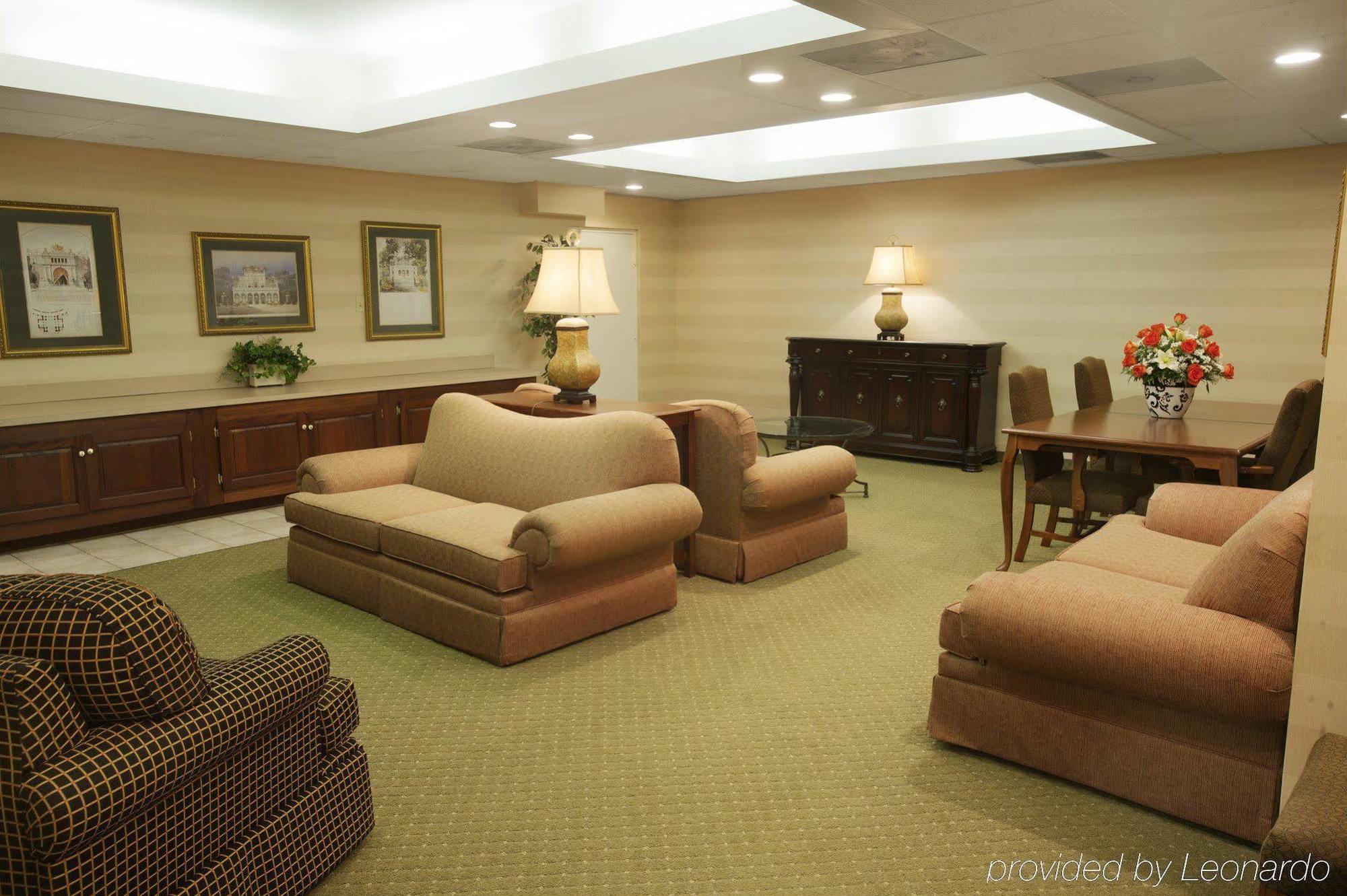 Clarion Hotel & Suites - Convention Center Fredericksburg Interior photo